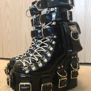Dolls Kill Traitor boots holographic black women sz 6